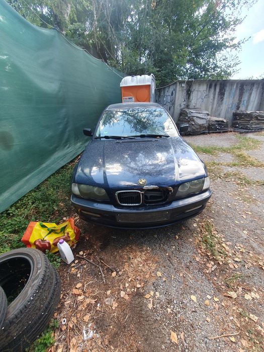 Продава се на части , всичко е налично по колата трябва ми само купето
