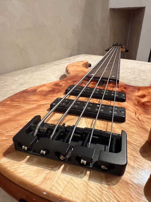 Chitara bass Mirel Voievod 5