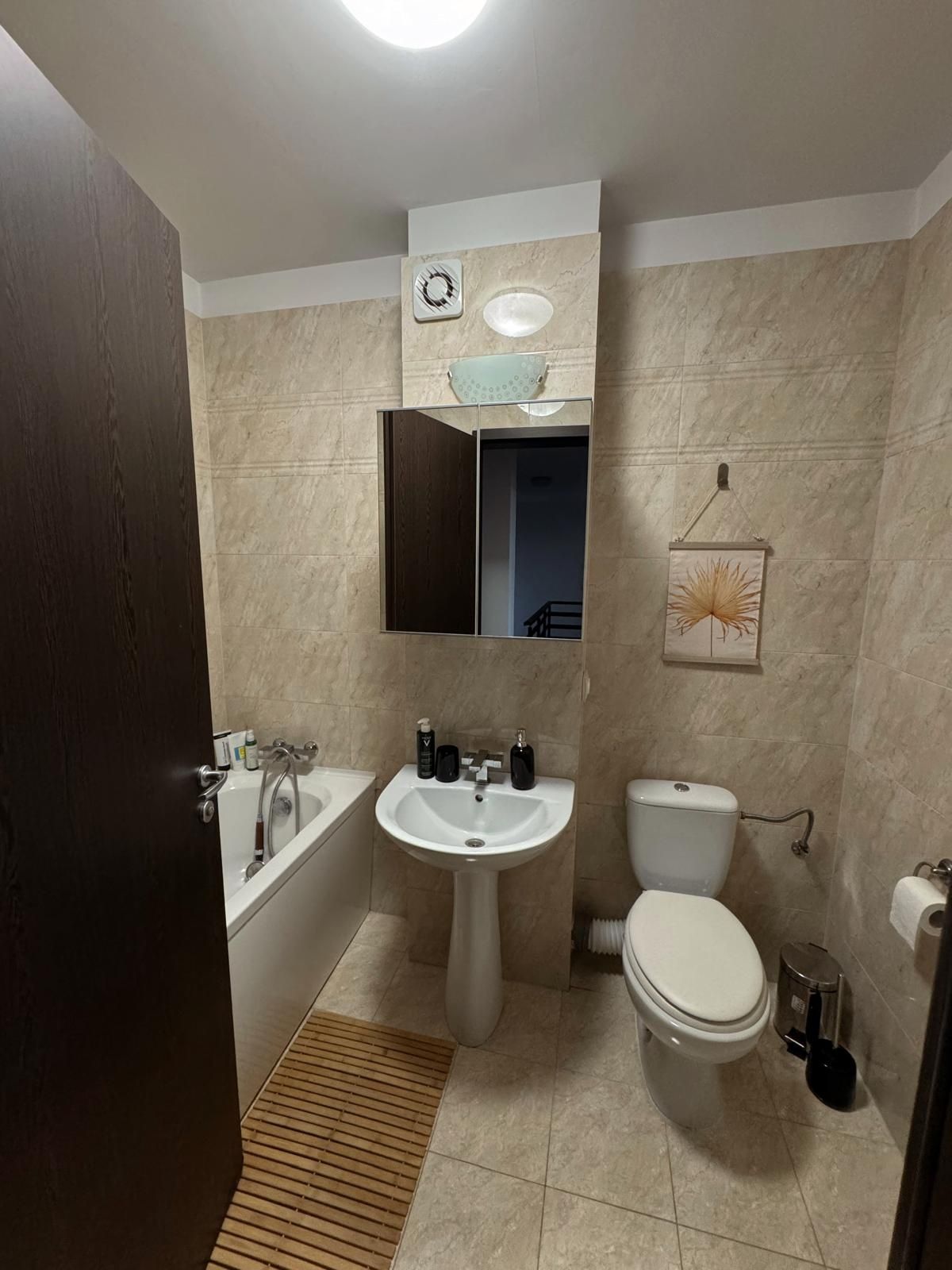 Închiriez apartament cu 4 camere tip Penthouse