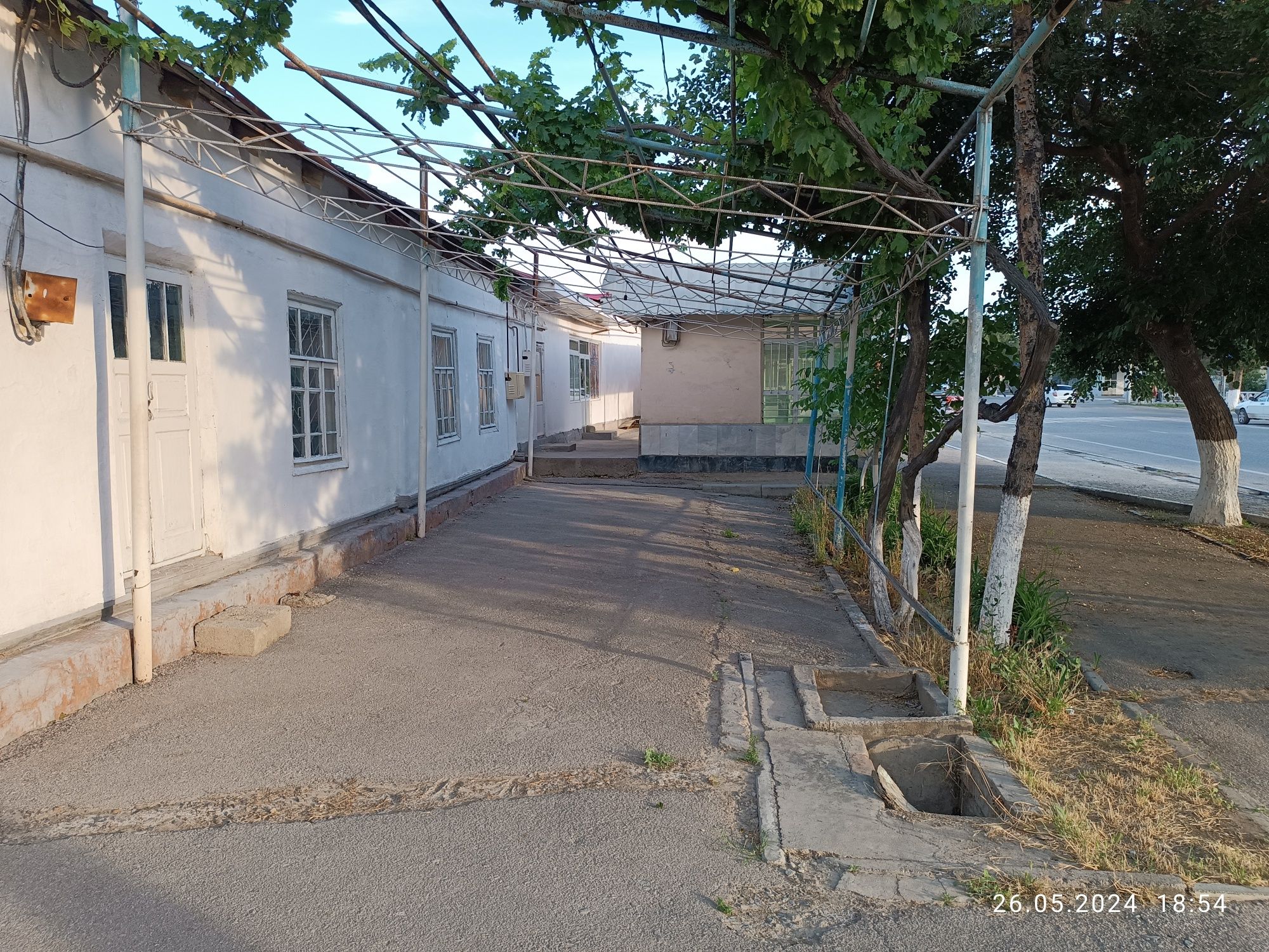 Xovli sotiladi Ховли сотилади Глазной бальница yo'lni usti