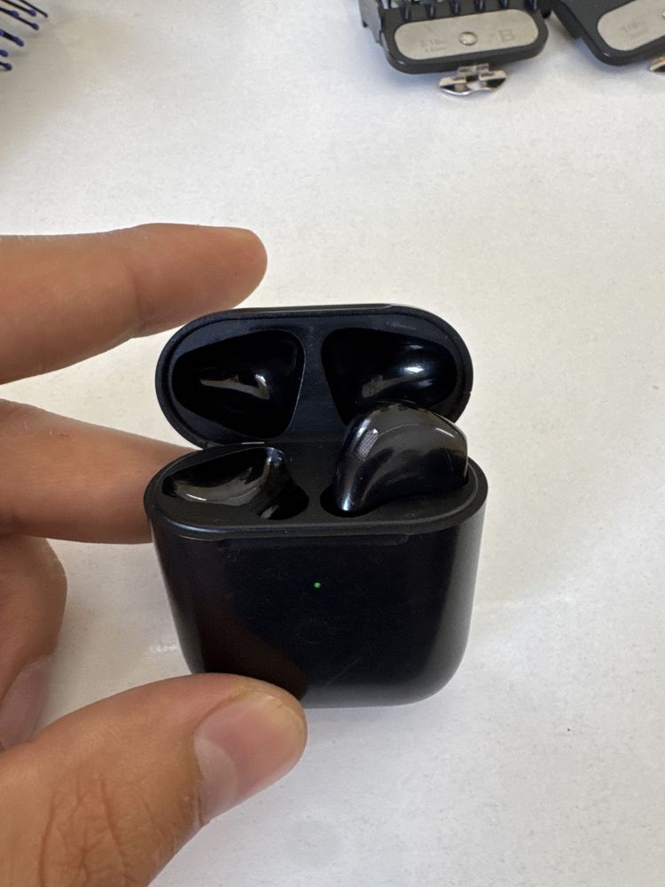 Беспроводные наушники AirPods