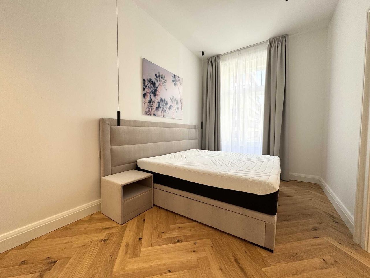 Дава се под наем Двустаен апартамент в София, Център - 65 кв.м за 459 € - Снимка #1