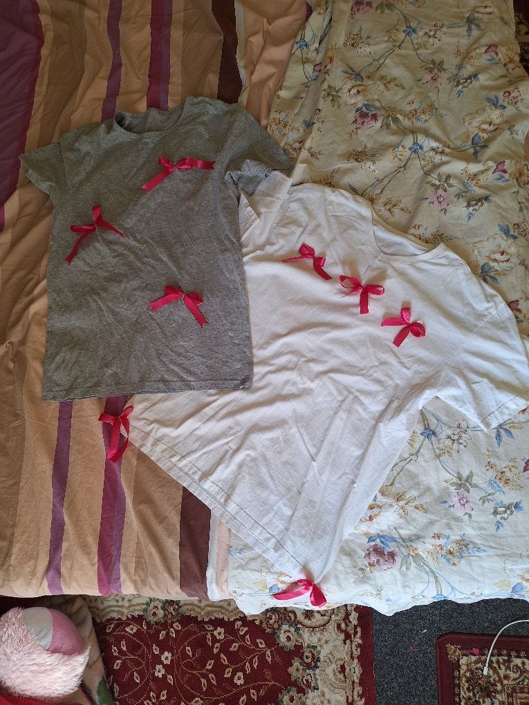 Tricouri cu fundite bershka