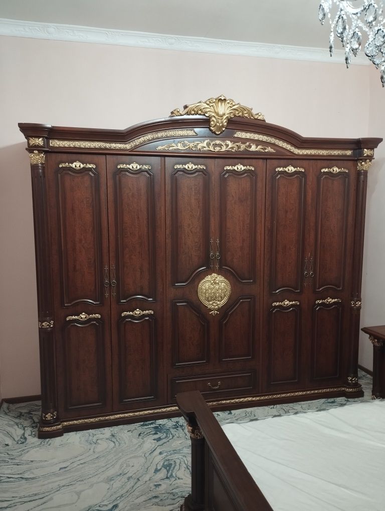 Shkaf tez va arzon sotiladi