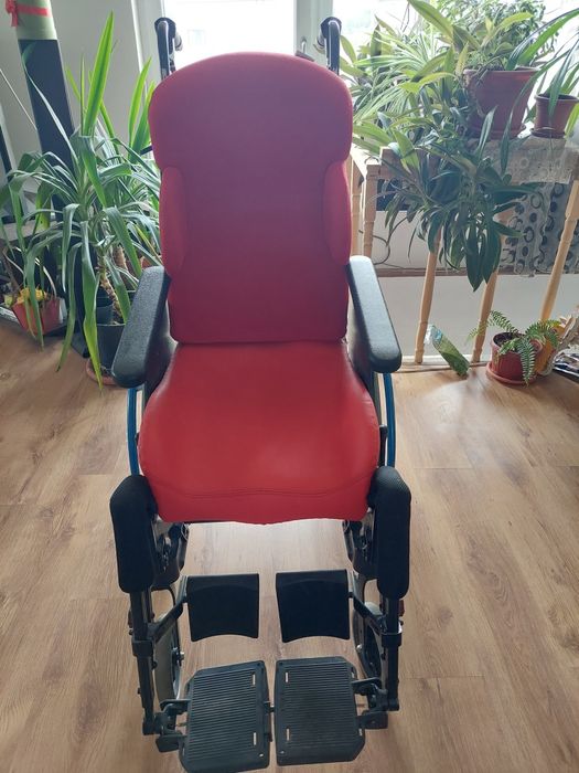 Scaun rulant multifunctional