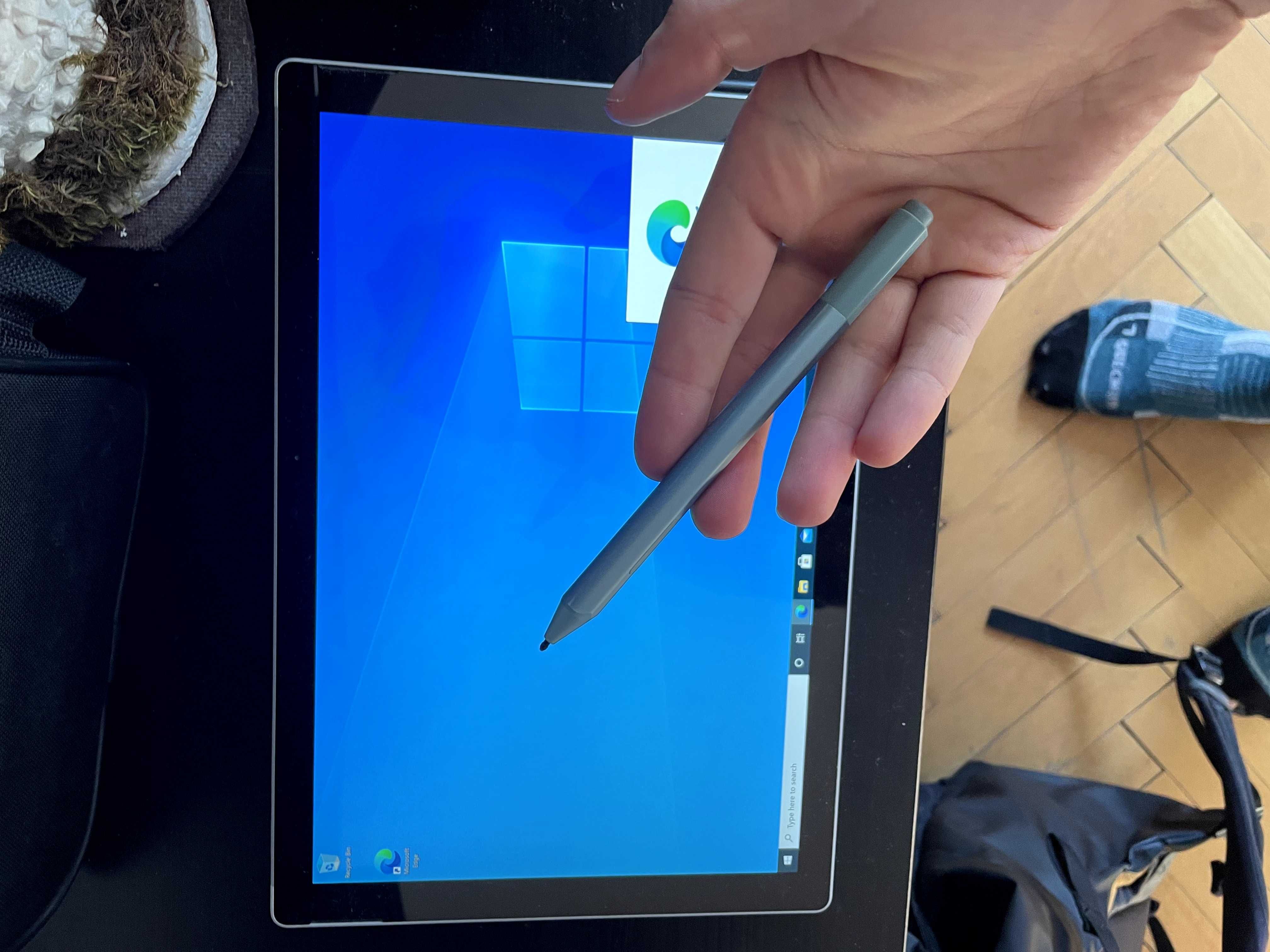 Microsoft Surface Pro 5th Gen, i5 x64,  8GB Ram, perfect condition