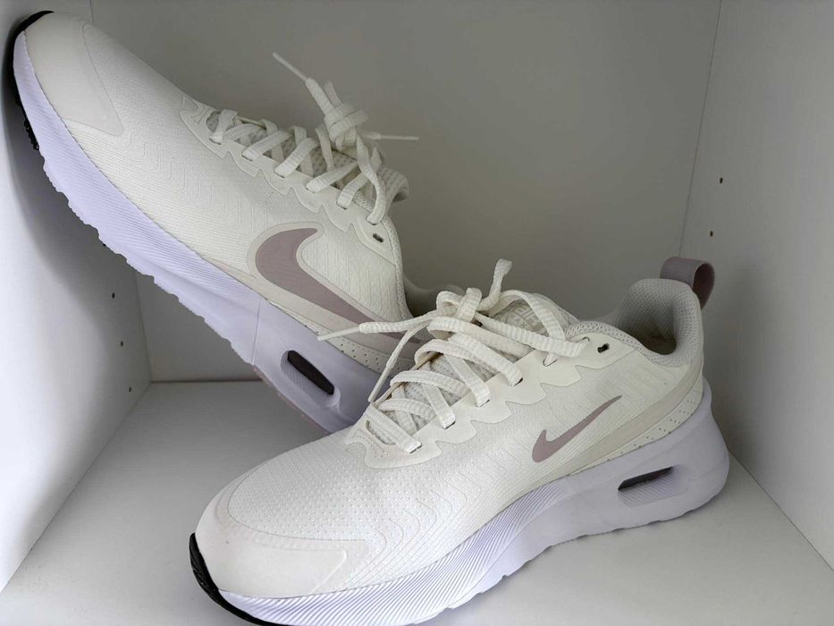 NIKE Air Max Nuaxis Маратонки. Сникърси