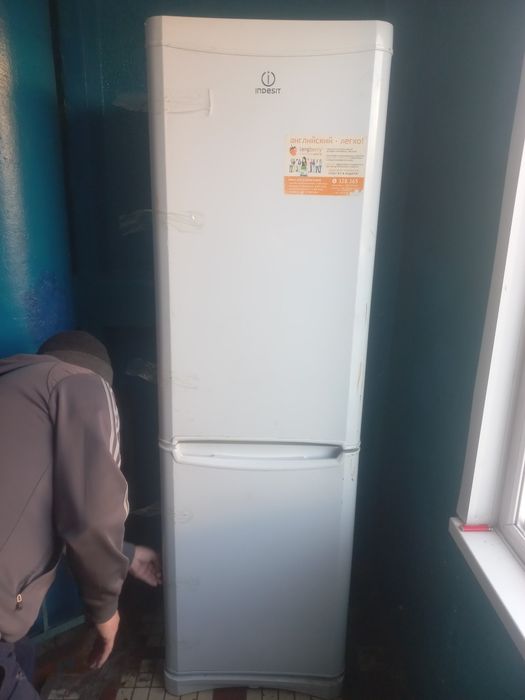Холодильник indesit