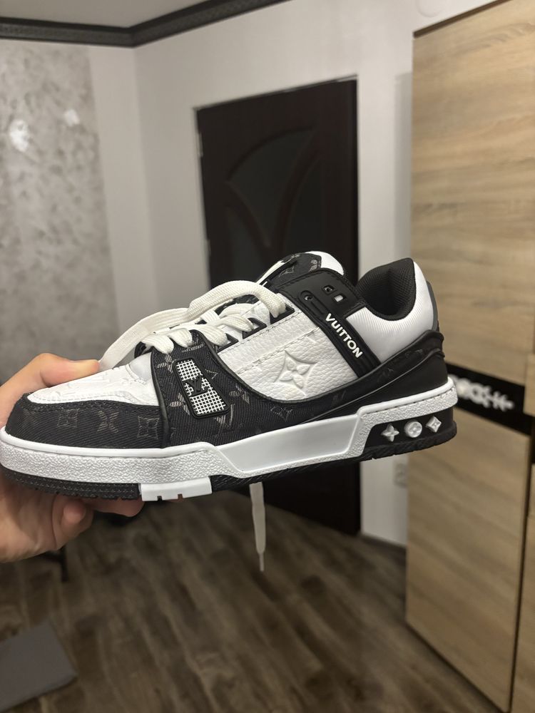 Vand pantofii Louis Vuitton