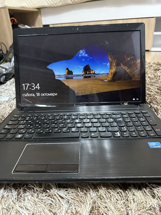 Лаптоп Lenovo със зарядно