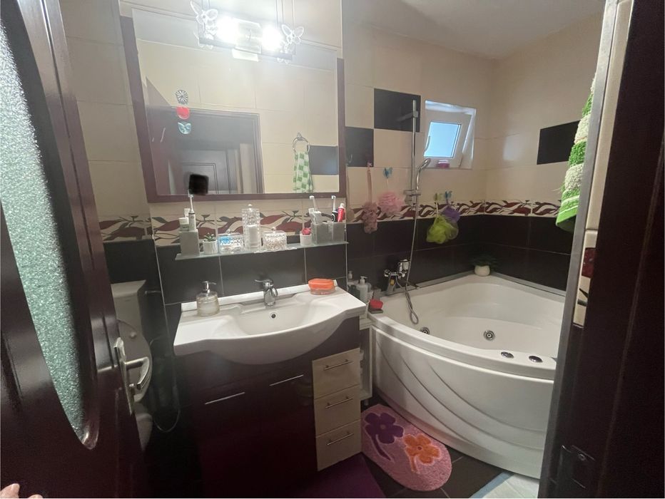 Persoana fizica,vand apartament 4 camere,Manǎştur,str.Calea Floresti
