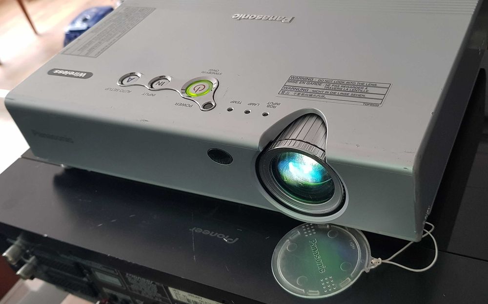 Panasonic PT LB 20 NTU videoproiector terasa acasa wireless PC