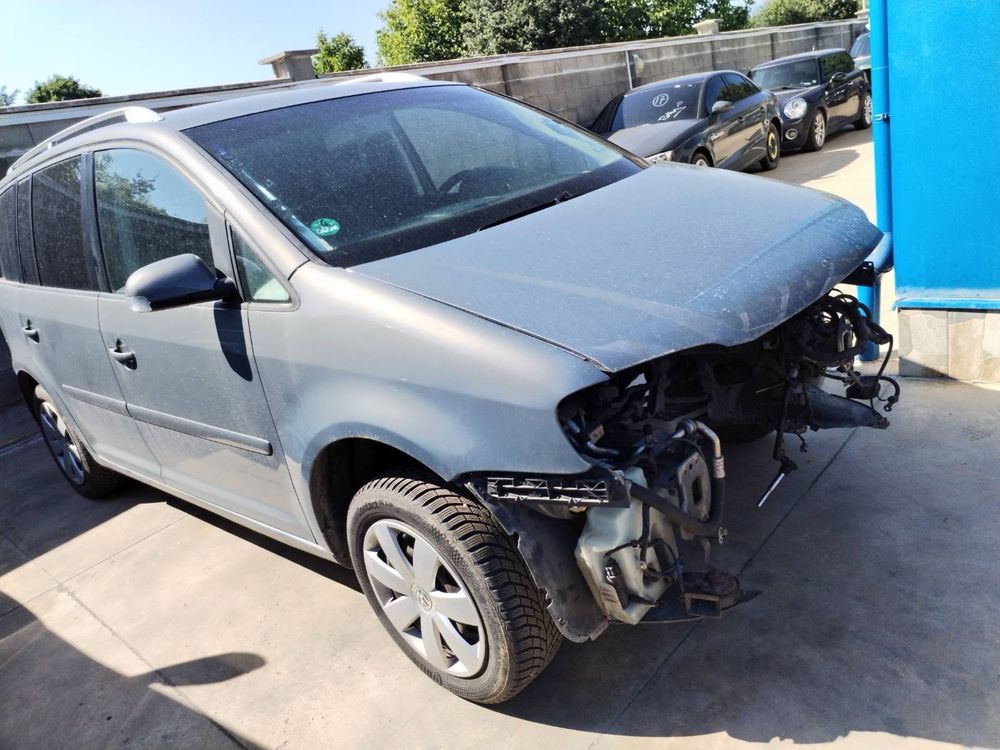 VW TOURAN 2005 г. Двигател бензин BLX 110 kw.