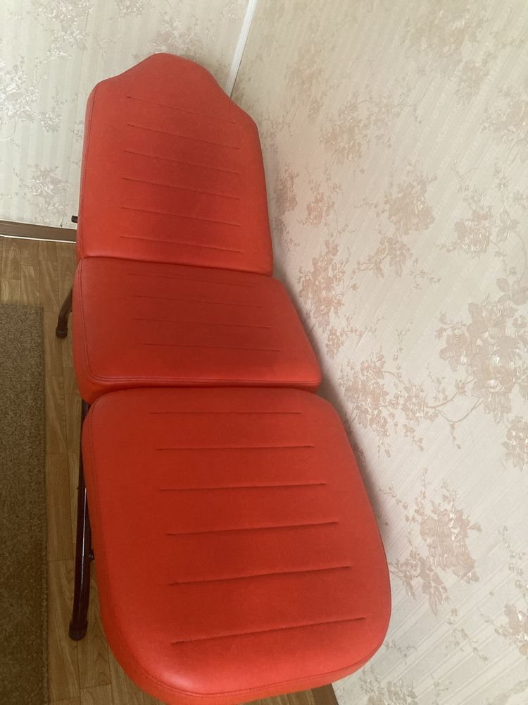 Продам кушетку мастеру