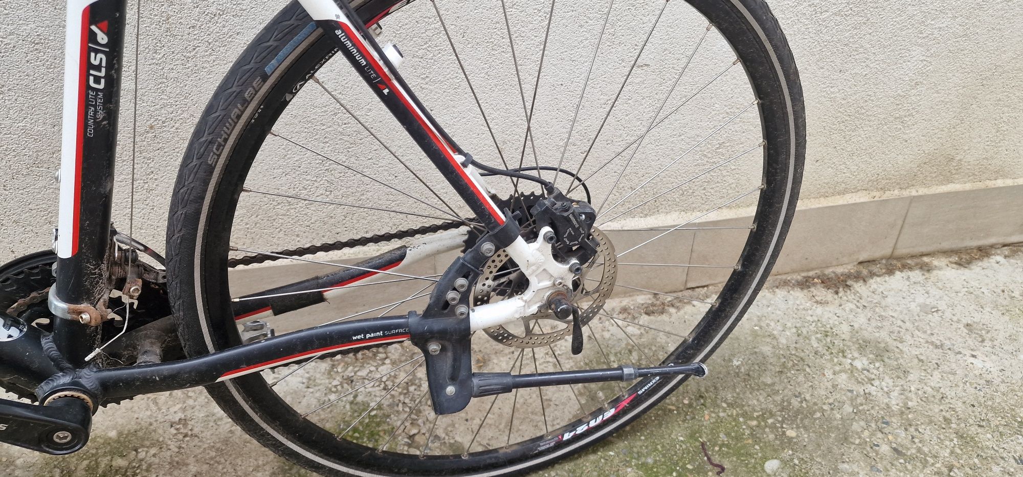 Bicicleta Cube roti pe 28 inch.