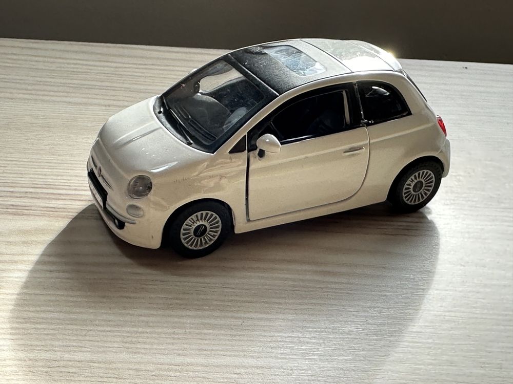 Fiat 500 burago scara 1:32