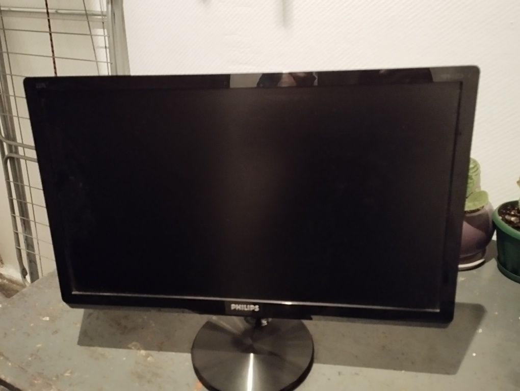 Монитор philips 22 дюйма