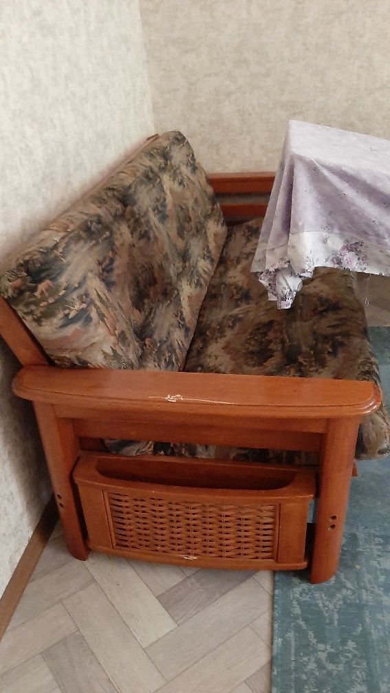 Продам диван дерево ретро