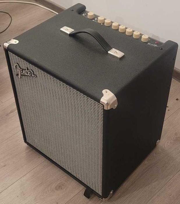Vând bass amp Fender Rumble 100