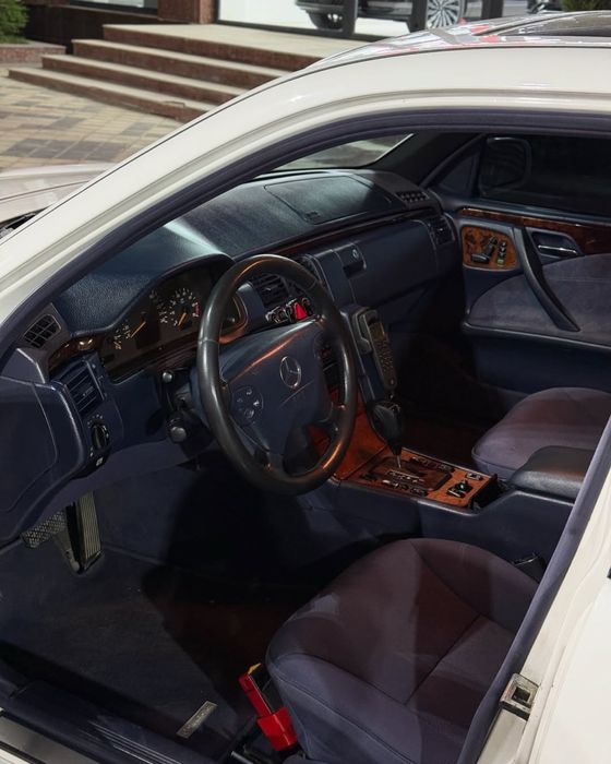 MERCEDES W210 4wd sotiladi