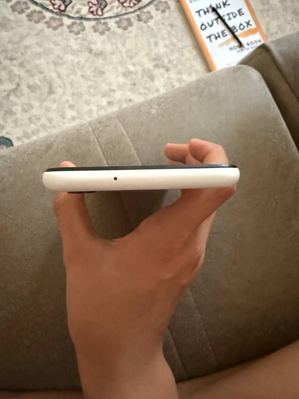 Samsung galaxy a13 4/64 sastoyaniyasi yaxshi, ekran almashmagan