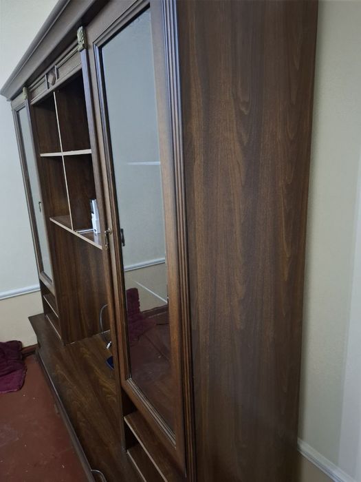 Хитой стенка сотилади