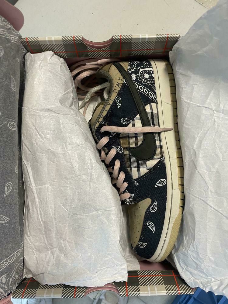 Nike SB Dunk Low Travis Scott (Special Box)