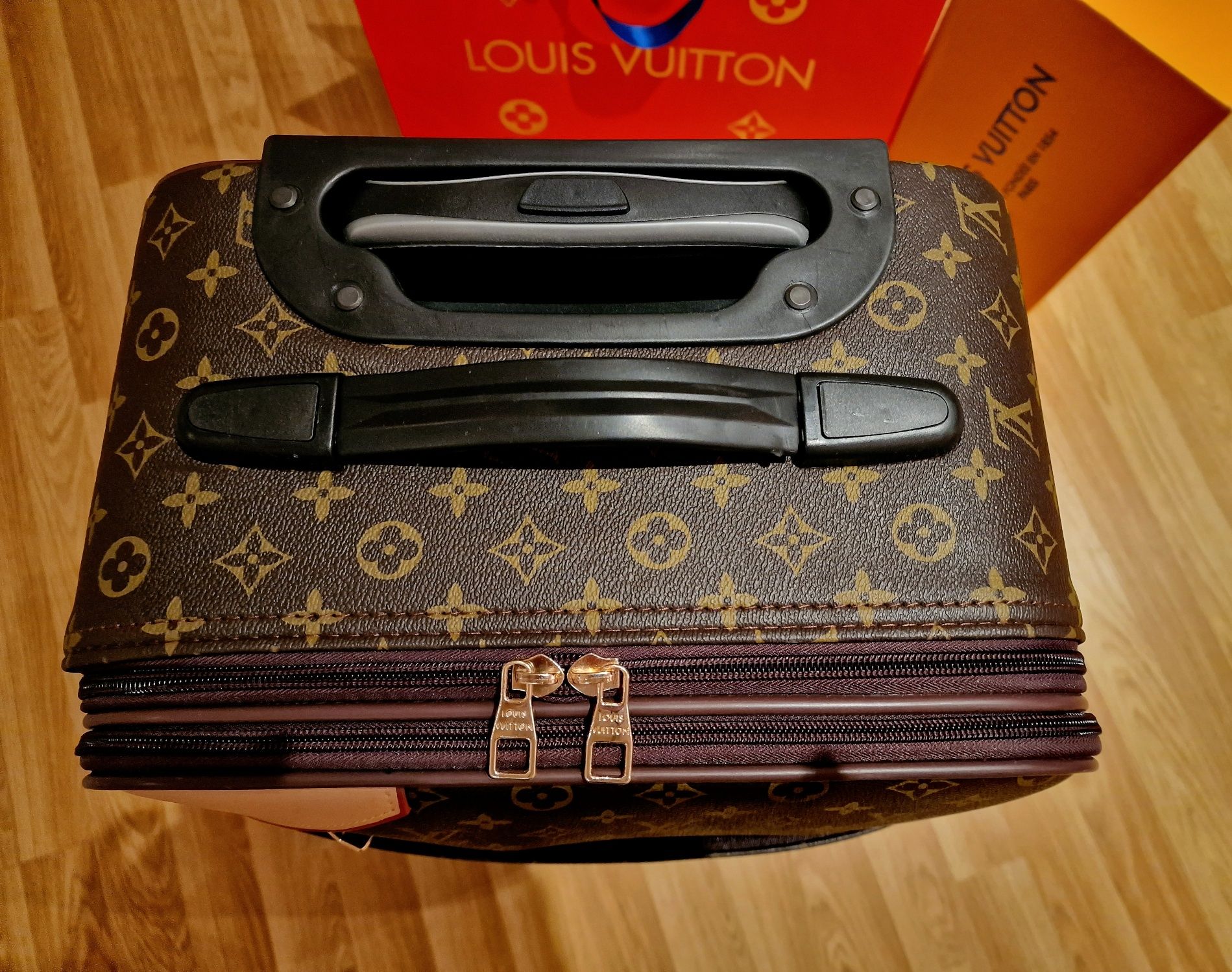 Minitroller unisex Louis Vuitton/France,cifru incorporat, saculet