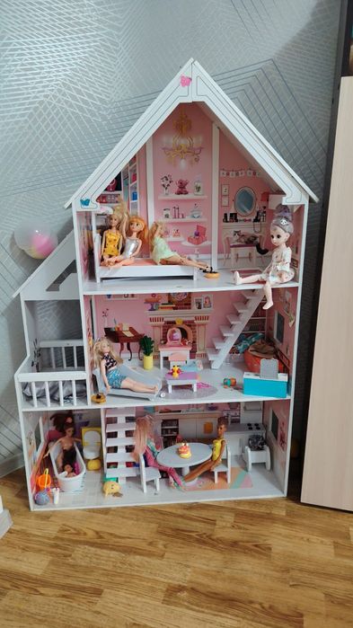 Продам кукольный домик и стол !