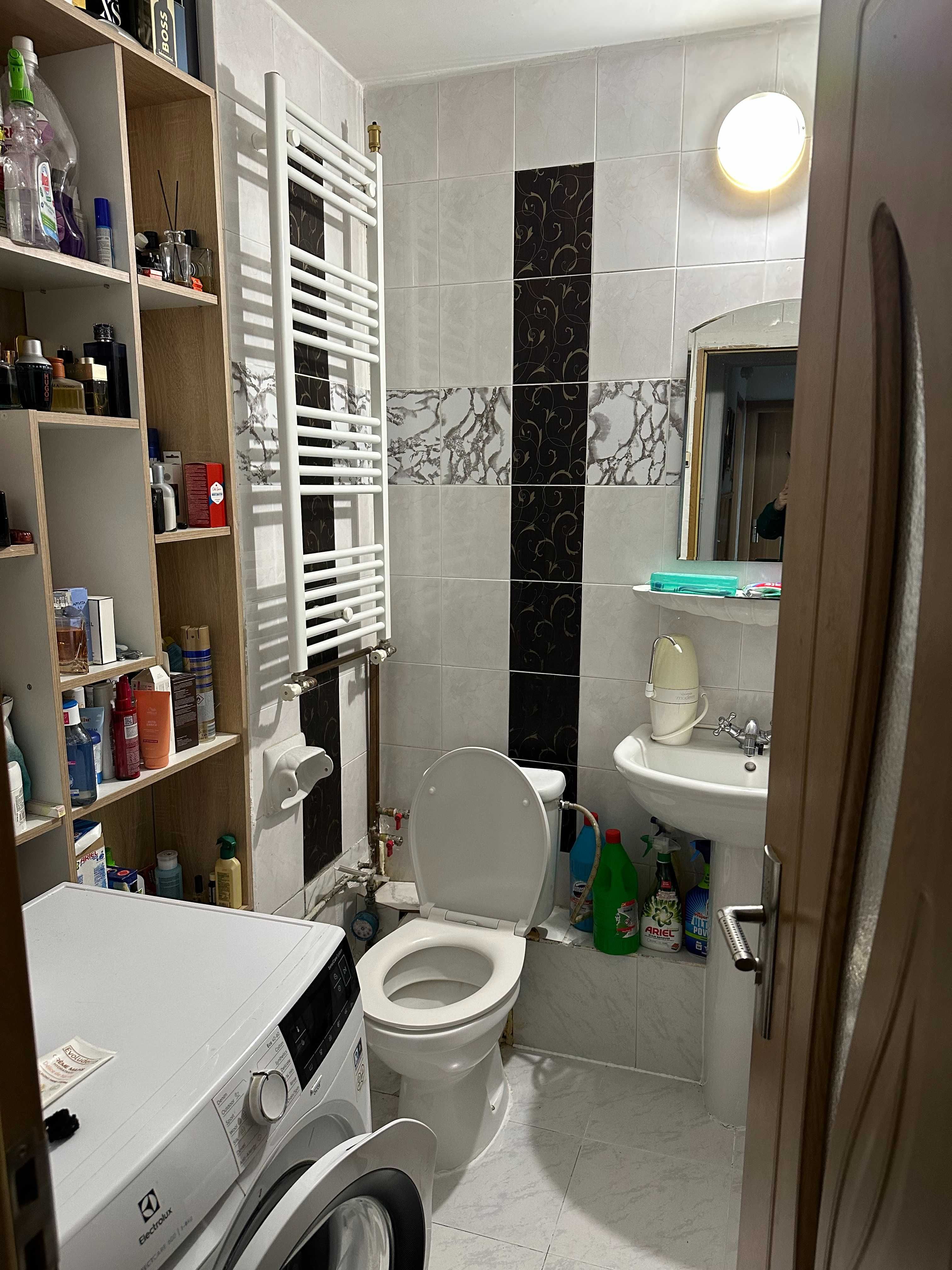 Proprietar vând apartament 2 camere.Decomandat.Centrala.Lipovei.