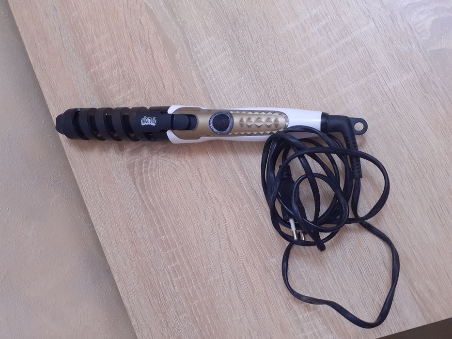 Vând urgent placa diva +cadou undulator de par