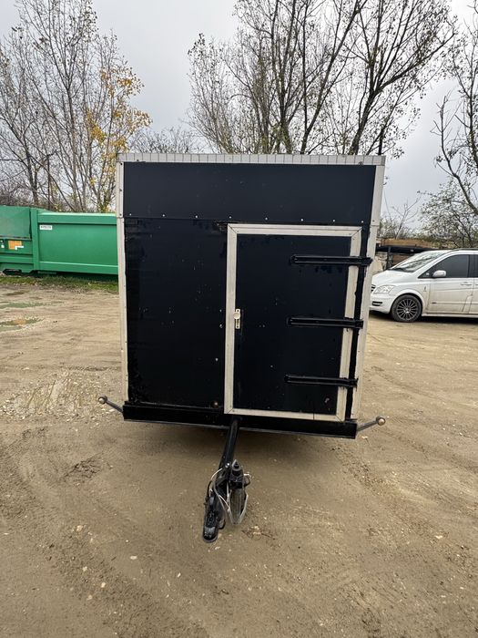 Remorca inchisa 750kg 2 usi