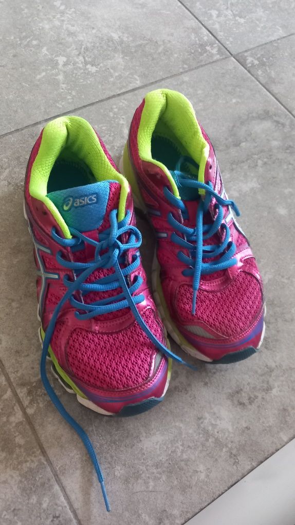 Маратонки 39.5 Asics