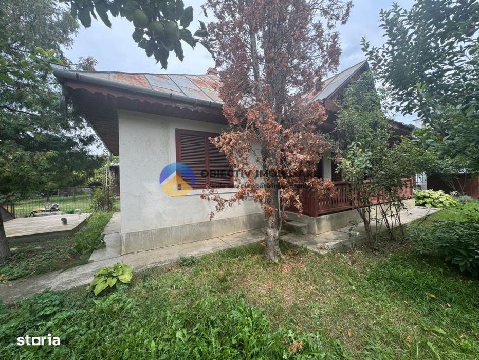 Casa traditionala de vanzare in comuna Podoleni, jud. Neamt