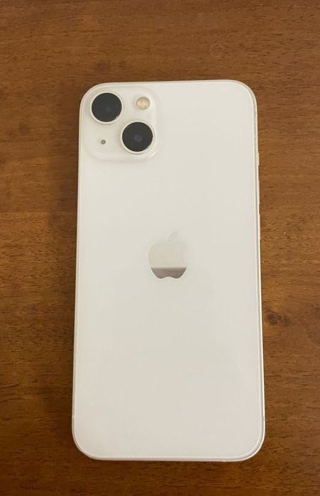 IPhone 13 в белом цвете