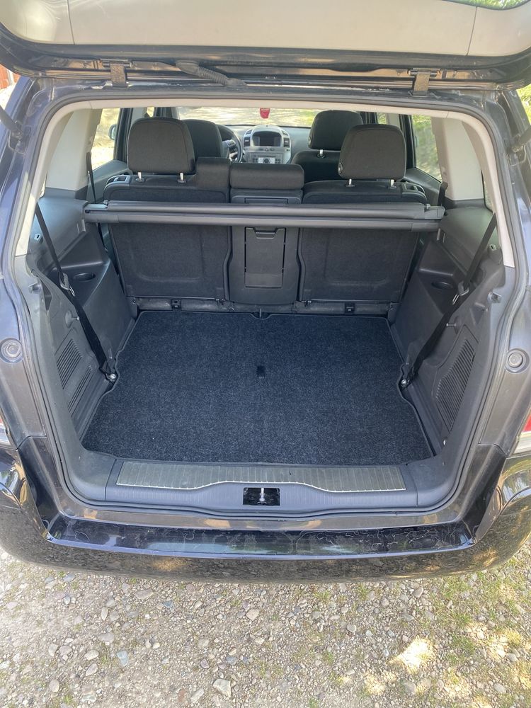 Vând Opel Zafira