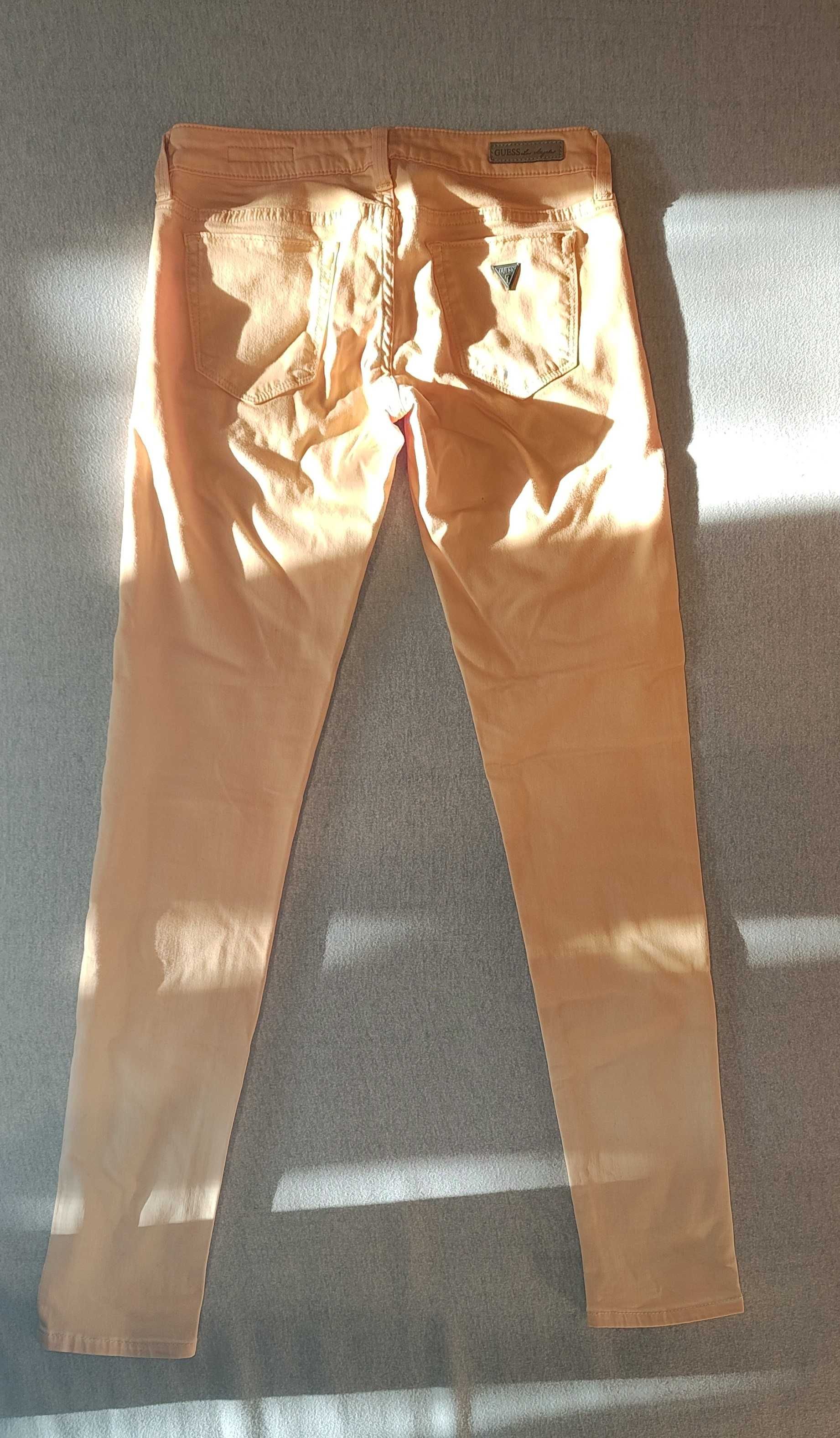 Vand haine(tricouri,pulovere,rochii,pantaloni,blugi) dama/barbati