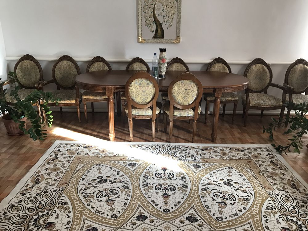 Стол с стульями, кресло, софа