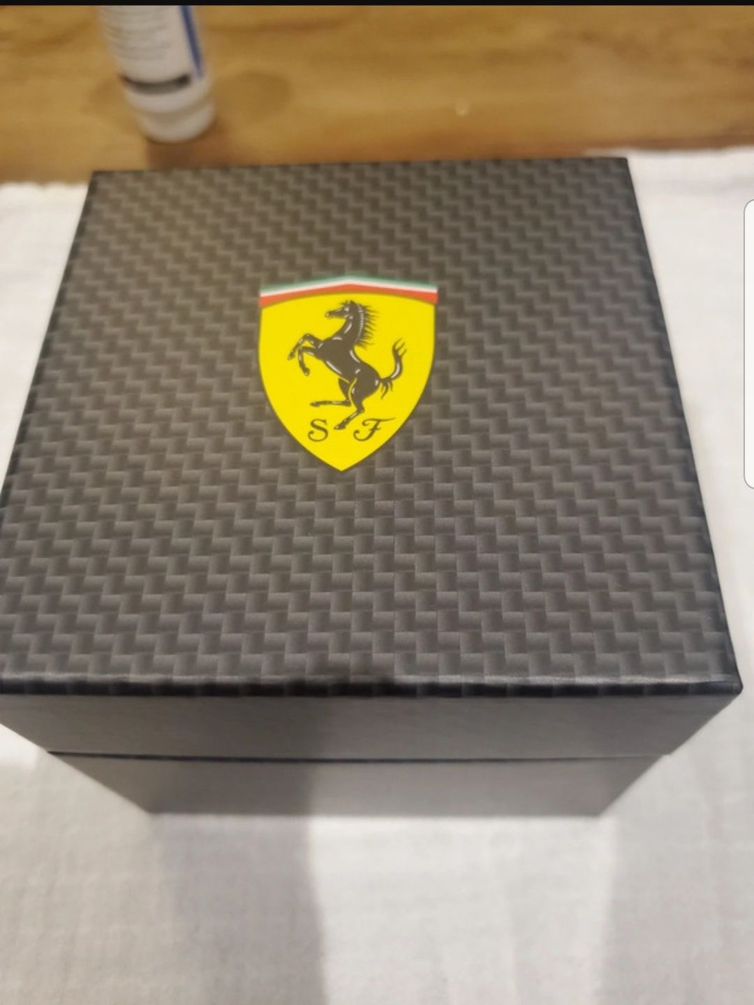 Подарък за тийненджар:Часовник Ferrari