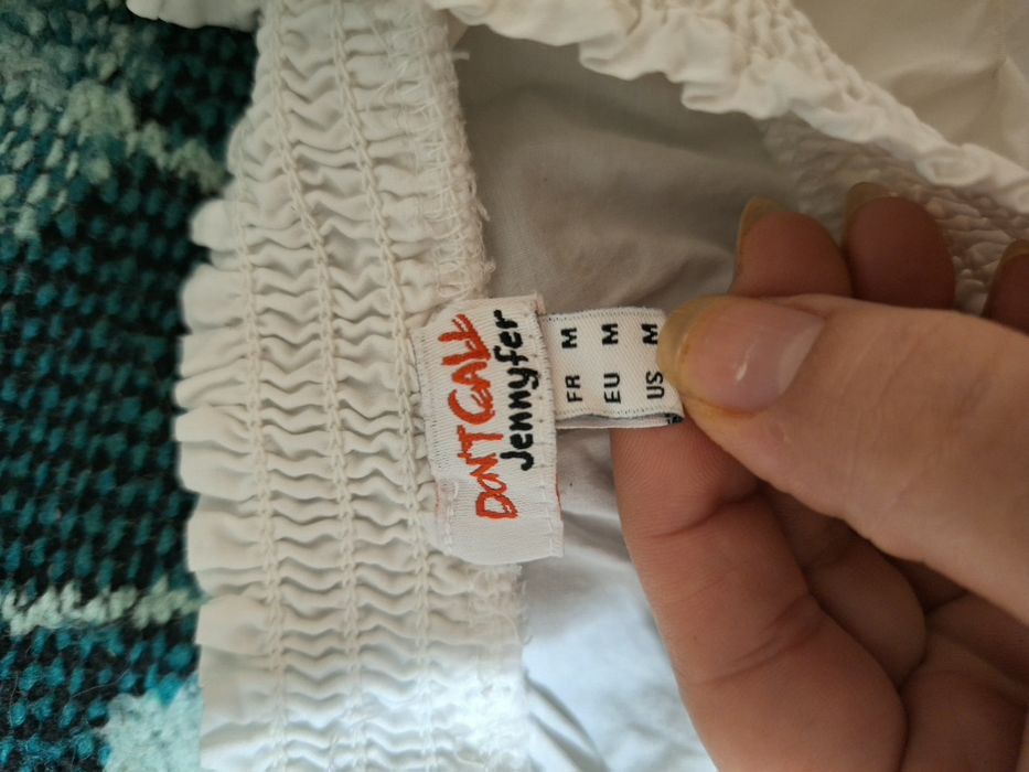 Top alb, scurt, vaporos