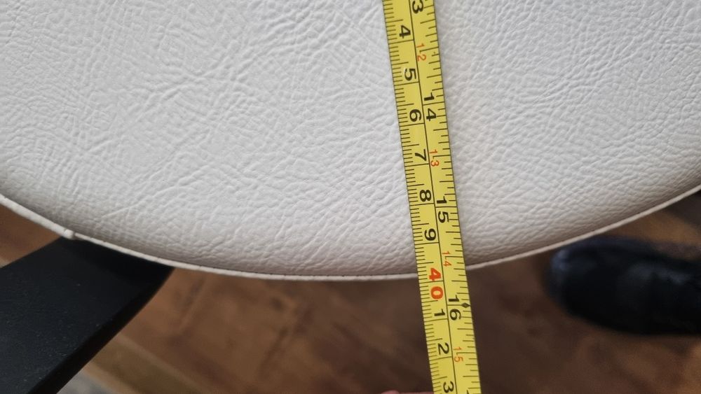 Козметичен стол с облегалка ,кожен,бял!