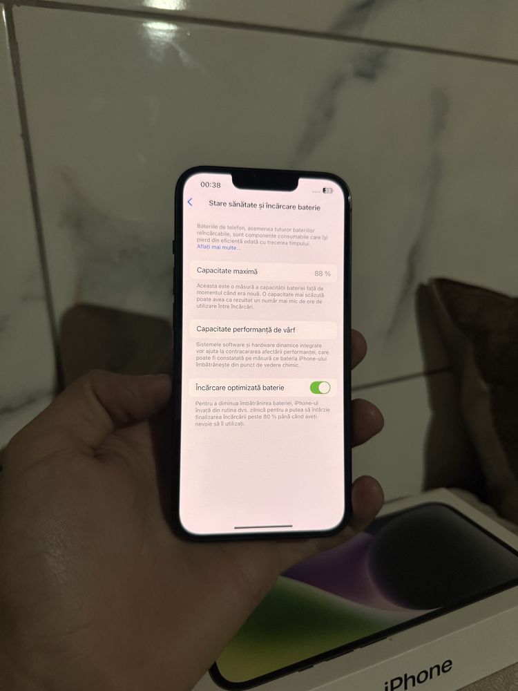 Vand iPhone 14 in garantie 88% bateria sau schimb