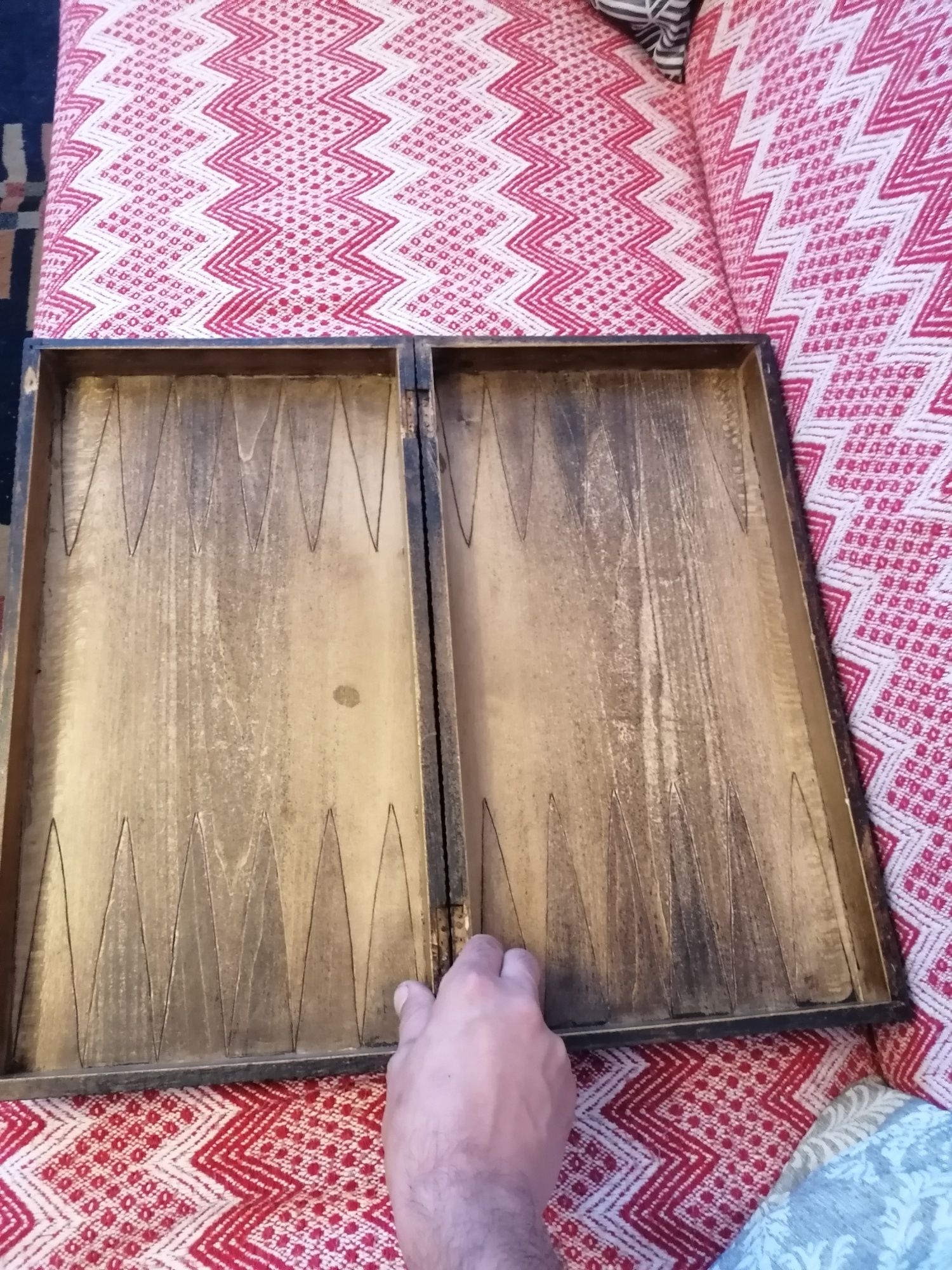Cutie table brancoveneasca.