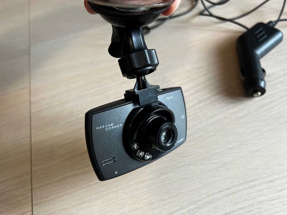 Camera bord masina + card memorie 16 GB SONY, FULL HD, suport parbriz