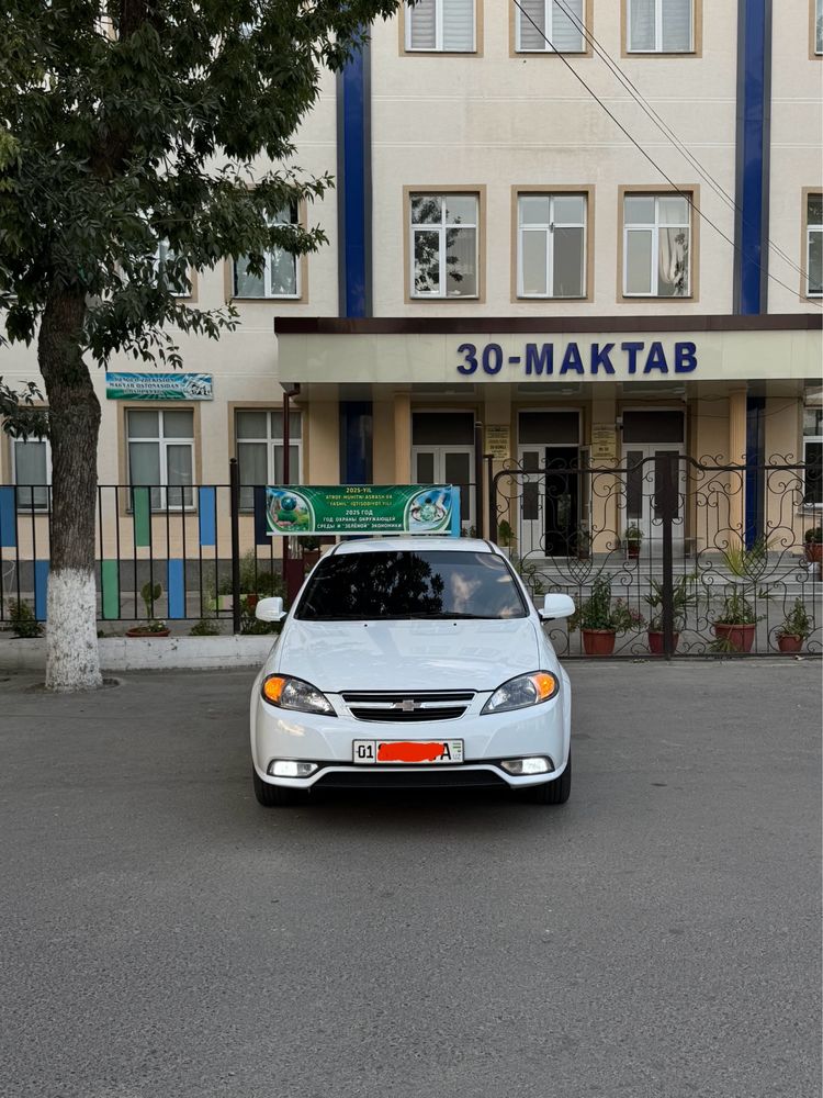 Продаю Джентру 2015 год