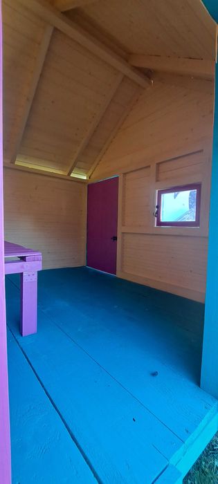 Căsuță din lemn pentru copii