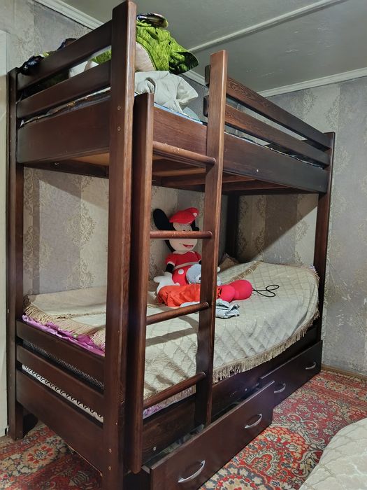 Срочно продам кровать двухярусный