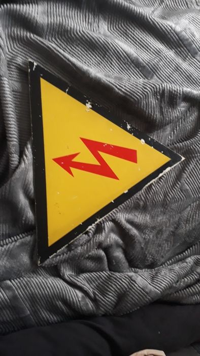 Табелка за високо напрежение