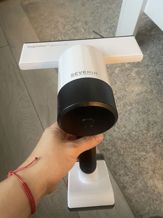 Aspirator geamuri Severin