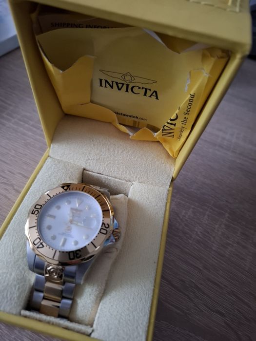 Часовник Invicta нов